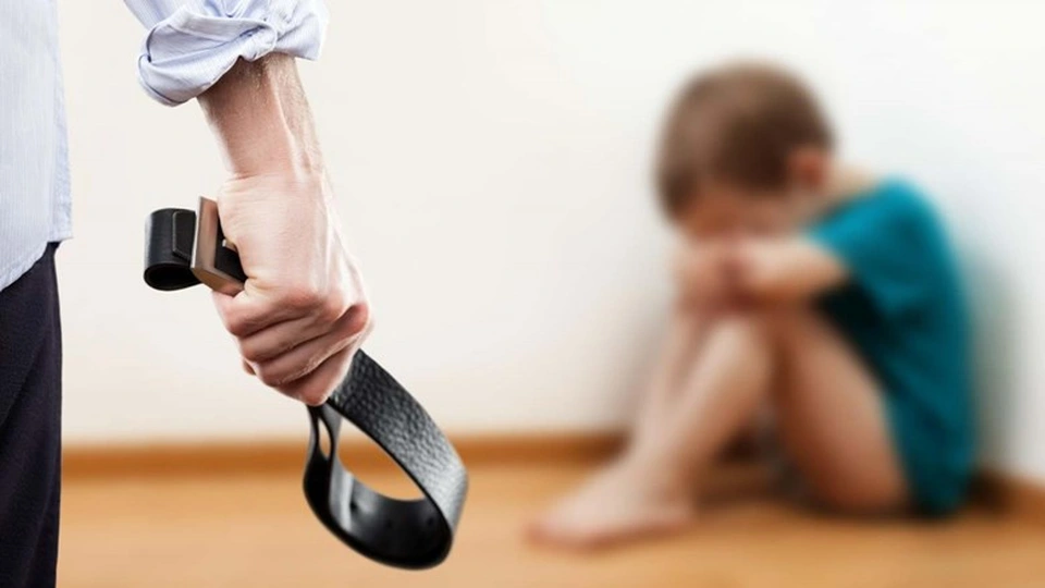 1. Cha mẹ dạy con bằng roi vọt có phải bạo lực gia đình không?